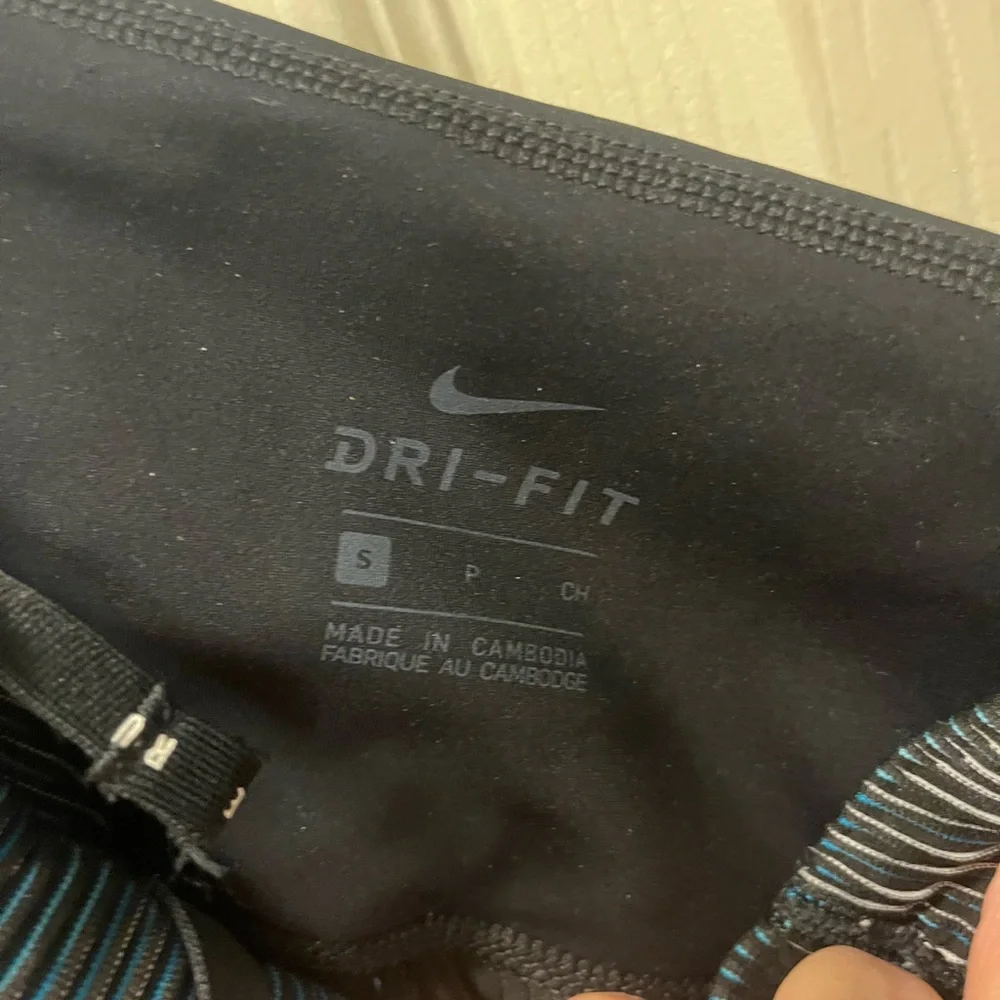 Nike Women’s Black‎ and Blue Running Division Leggings Sz Sm